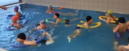 Pierwsze zajęcia na pływalni w Centrum Sportowym w Kielnie